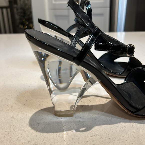Stuart Weitzman Clear Lucite Heels Open Toe Black Strap Slingback Heels - Picture 8 of 15